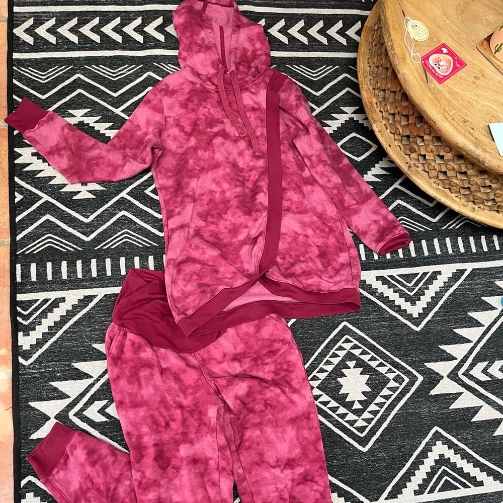 Old Navy maternity/ nursing joggers matching set. Pink/ fuschia tie dye pattern